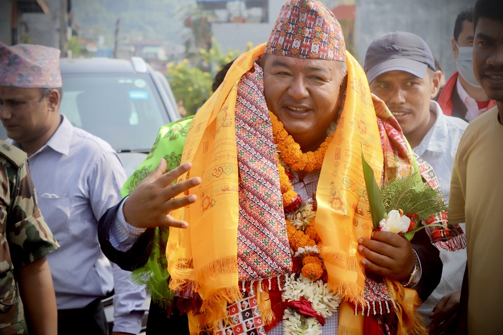स्वदेश फर्किए श्रममन्त्री श्रेष्ठ, भन्छन्- मेराे युएई भ्रमण मुलुकका निम्ति फलदायी रह्याे